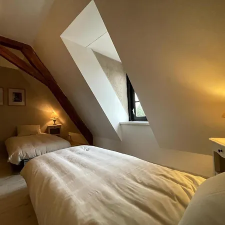 Chateau De Souvigny: Detente Avec Piscine, Jacuzzi, Volley & Plus - Fr-1-489-510 Souvigny