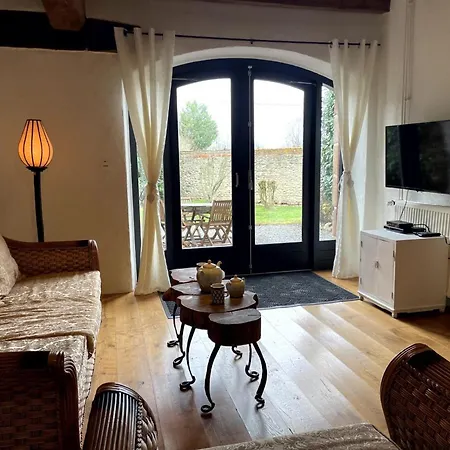 Chateau De Souvigny: Detente Avec Piscine, Jacuzzi, Volley & Plus - Fr-1-489-510