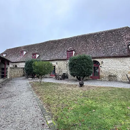 Chateau De Souvigny: Detente Avec Piscine, Jacuzzi, Volley & Plus - Fr-1-489-510 * Souvigny