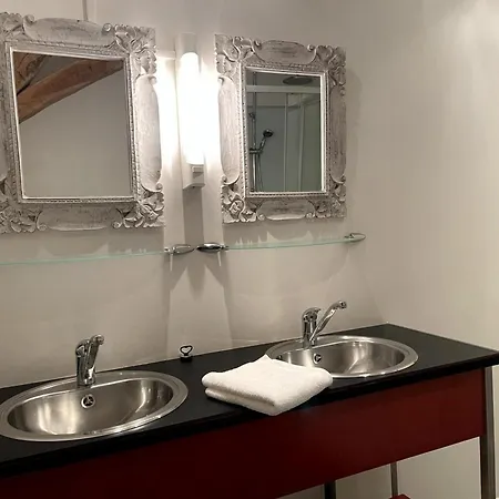 Chateau De Souvigny: Detente Avec Piscine, Jacuzzi, Volley & Plus - Fr-1-489-510 Feriehus Souvigny