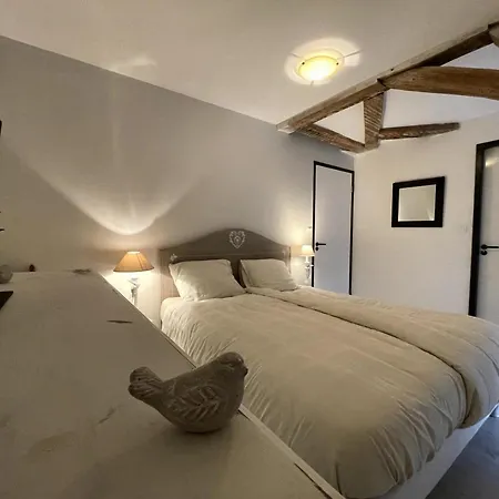 Chateau De Souvigny: Detente Avec Piscine, Jacuzzi, Volley & Plus - Fr-1-489-510 Souvigny