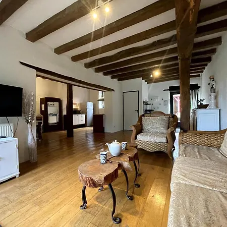 Chateau De Souvigny: Detente Avec Piscine, Jacuzzi, Volley & Plus - Fr-1-489-510 * Souvigny