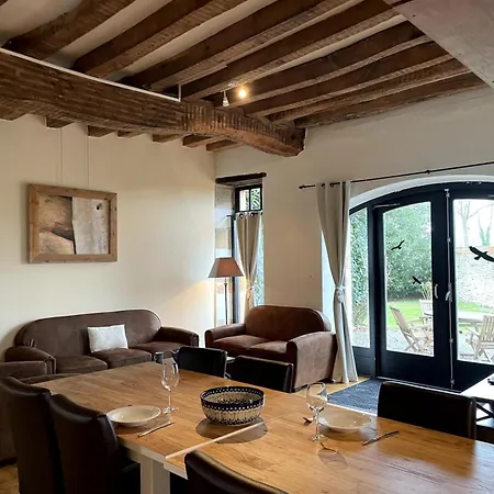 Chateau De Souvigny: Detente Avec Piscine, Jacuzzi, Volley & Plus - Fr-1-489-510 Souvigny