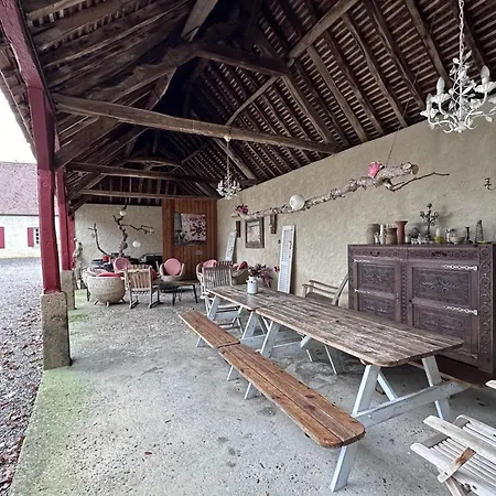 Feriehus Chateau De Souvigny: Detente Avec Piscine, Jacuzzi, Volley & Plus - Fr-1-489-510 Souvigny